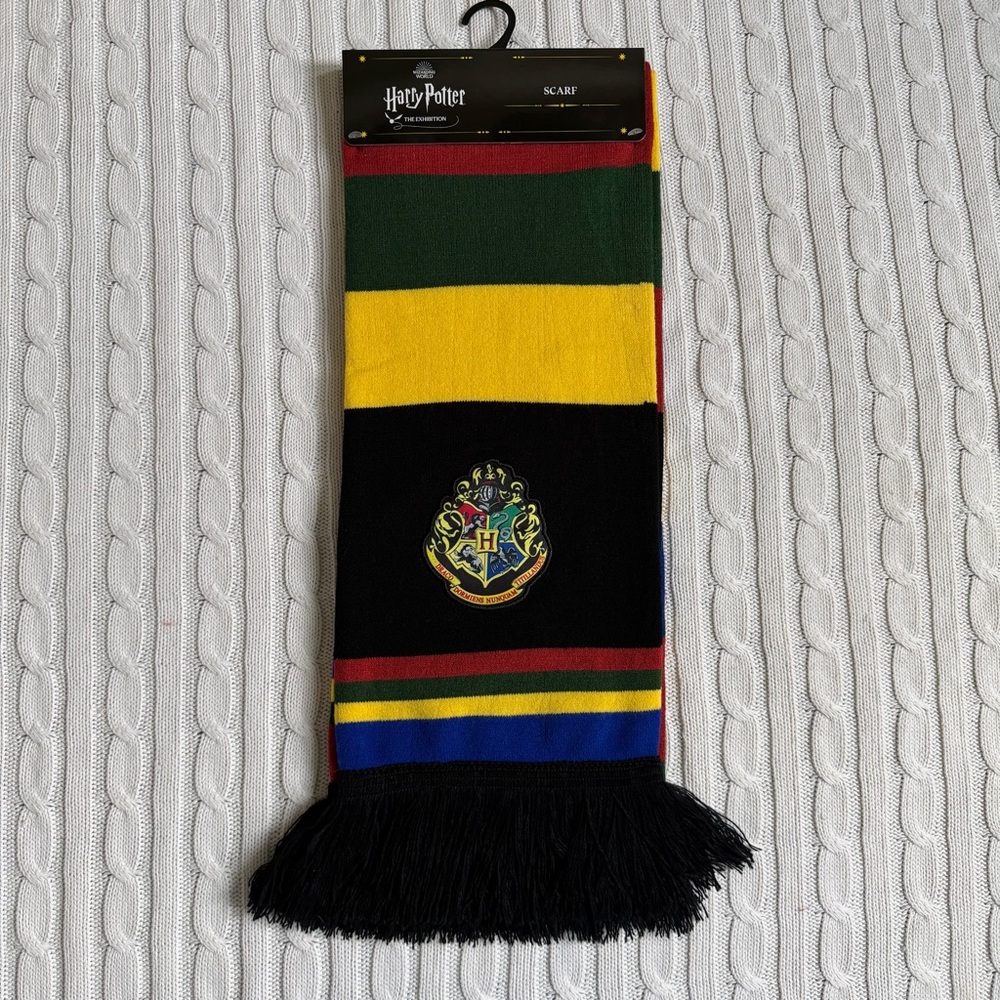 Harry Potter House Crest Scarf NEW Wizard World Gryffindor Universal Winter Gear